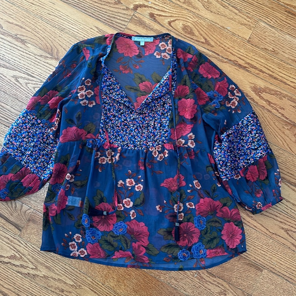 Beautiful fall style blouse EUC
